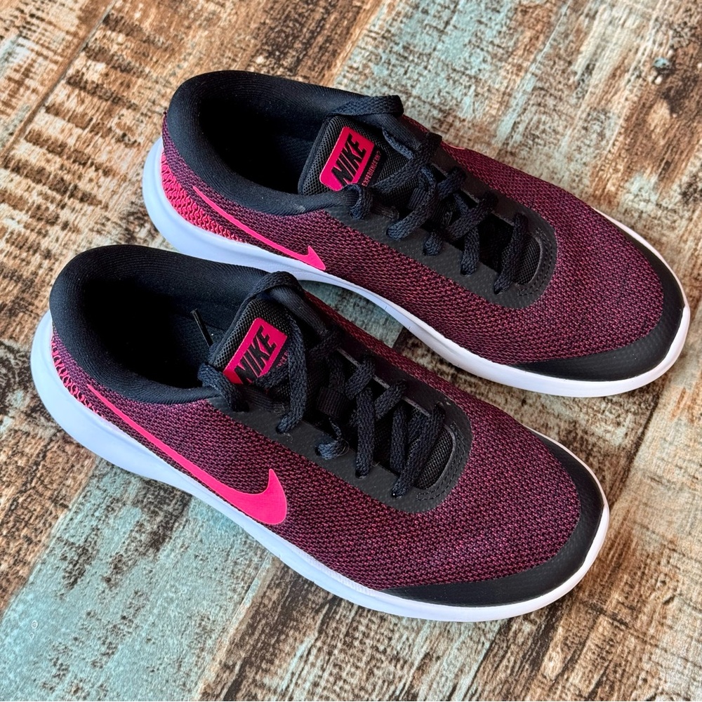 Women’s NIKE Running Shoes | #Z30 - Picture 4 of 15
